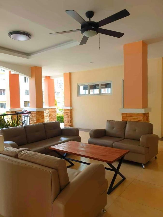 Апартаменти Arezzo Davao Near Sm Lanang & Airport Екстер'єр фото